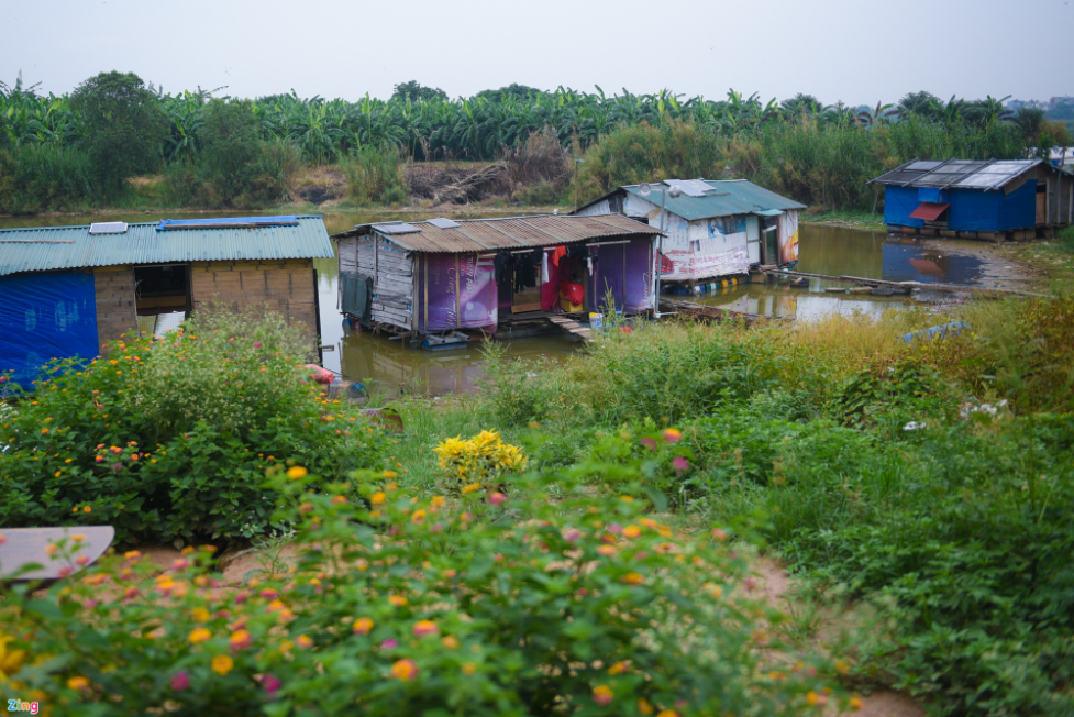 A village with no water nor electricity in Hanoi's center A village with no water nor electricity in Hanoi's center