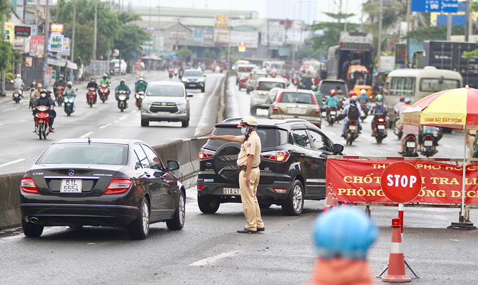 Vietnam COVID-19 Updates (April 24): HCMC drivers asked to refuse illegal entrants