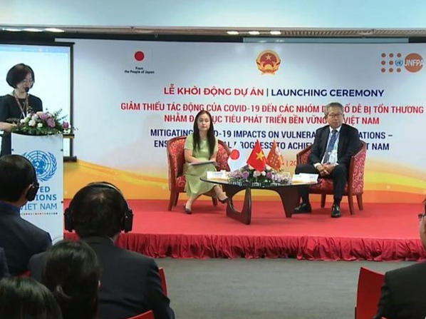 Vietnam COVID-19 Updates (April 27): Rice aid comes for Vietnamese-Cambodians under lockdown