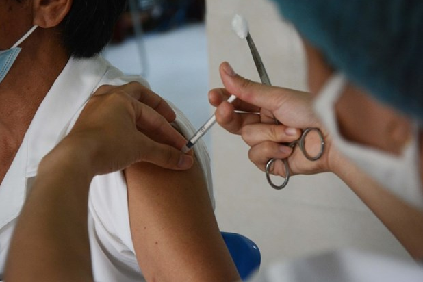 Vietnam COVID-19 Updates (April 27): Rice aid comes for Vietnamese-Cambodians under lockdown