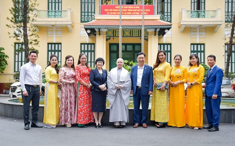 Vietnamese Buddhists in Korea encouraged COVID prevention front forces at southwest border