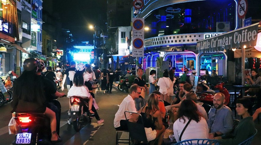 Bui Vien Street Busy with Local and Expat Customers Again