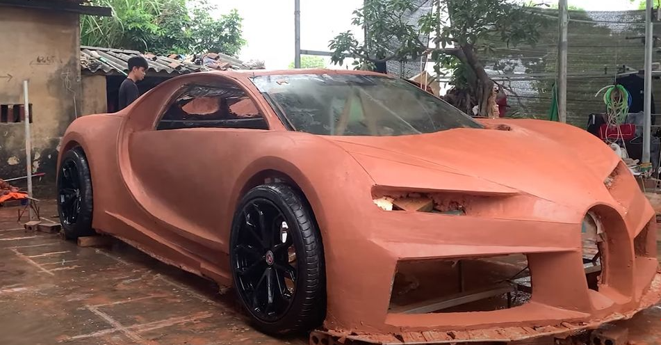 Vietnamese young men got int'l applause for making Bugatti Chiron using clay