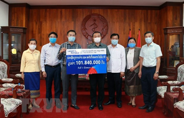 Vietnamese enterprises in Laos join hands with local authority to fight pandemic