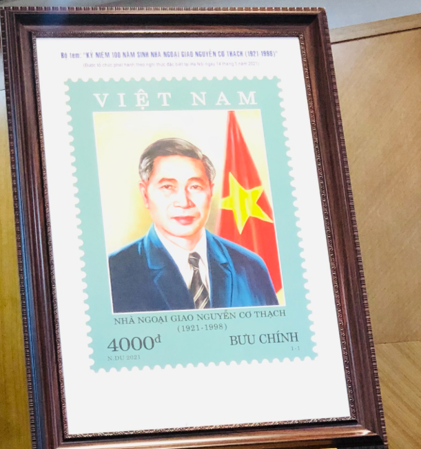 Stamp set published to honor Vietnamese diplomat