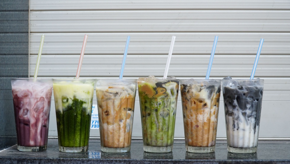 Long-running nut milk shop serves delicious drinks, sweet smiles Long-running nut milk shop serves delicious drinks, sweet smiles