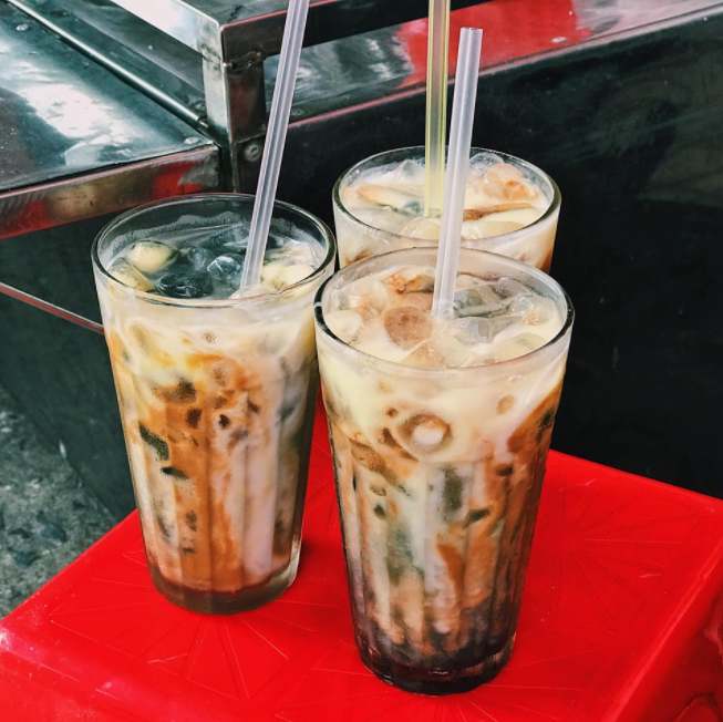 Long-running nut milk shop serves delicious drinks, sweet smiles Long-running nut milk shop serves delicious drinks, sweet smiles