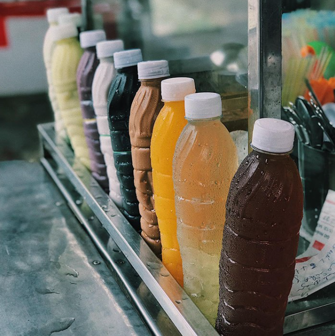 Long-running nut milk shop serves delicious drinks, sweet smiles Long-running nut milk shop serves delicious drinks, sweet smiles
