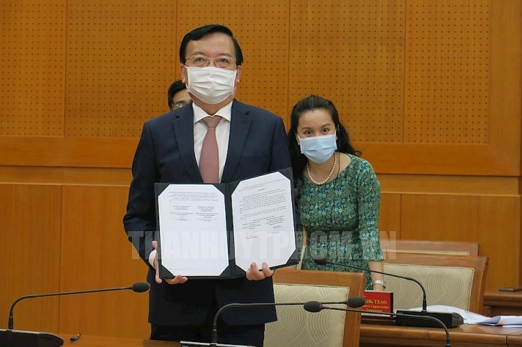 St.Petersburg and HCMC set example for Vietnam-Russia friendship
