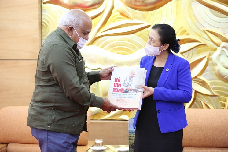 New Cuban ambassador to Vietnam takes up position