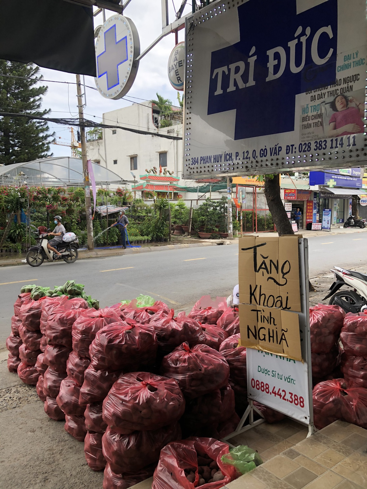 Ho Chi Minh City citizens show kindness amid Covid-19 lockdown