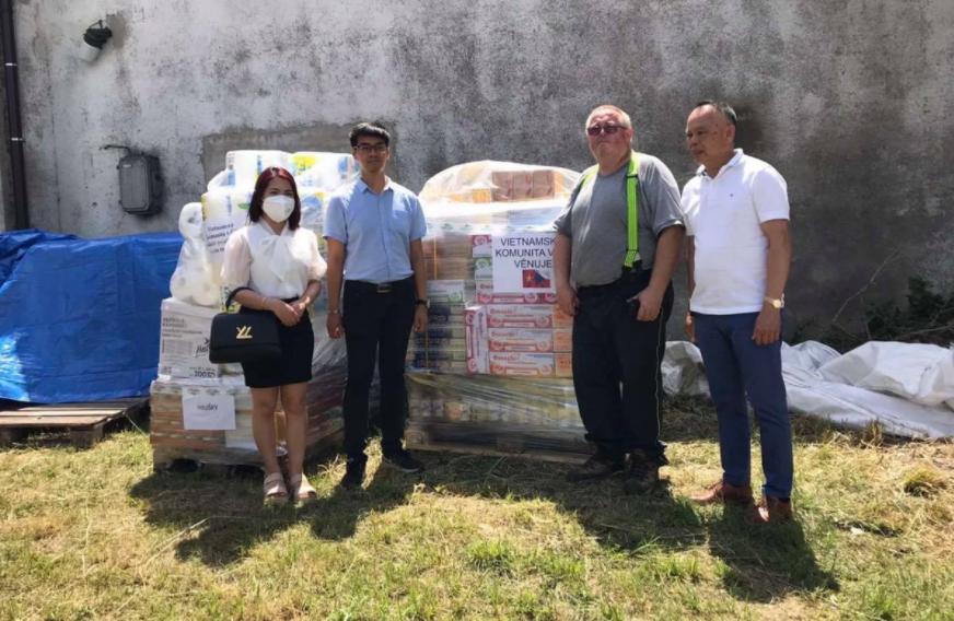 Embassy, community support Vietnamese in Czech hit by biggest tornado in 100 years