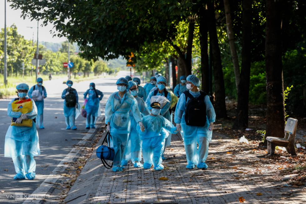 Vietnam Covid-19 Updates (June 30): 371 new cases, int'l flights planned to resume