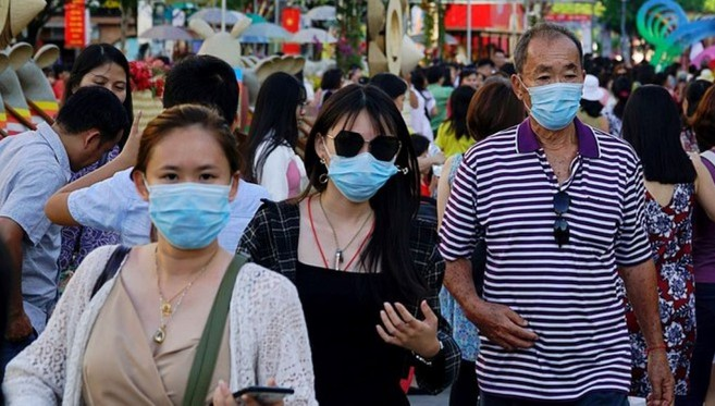 covid 19 july 25 hanoi requires wearing mask in public places