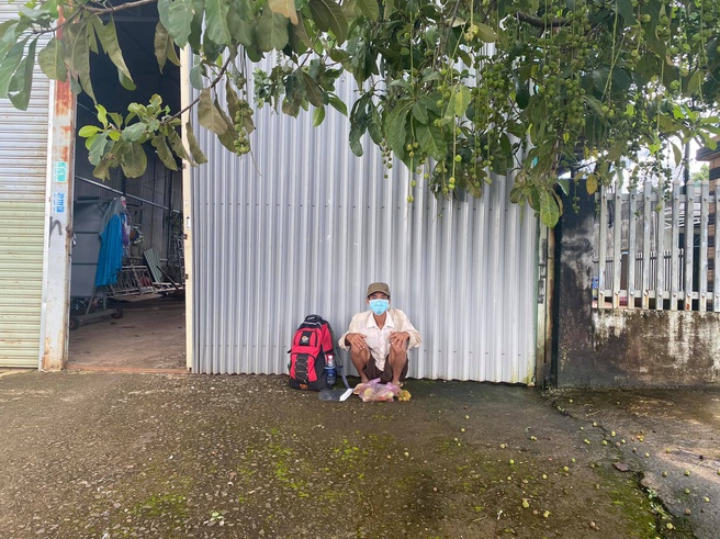 Struggling Due to Covid, Citizens Walk for Miles to their Hometowns