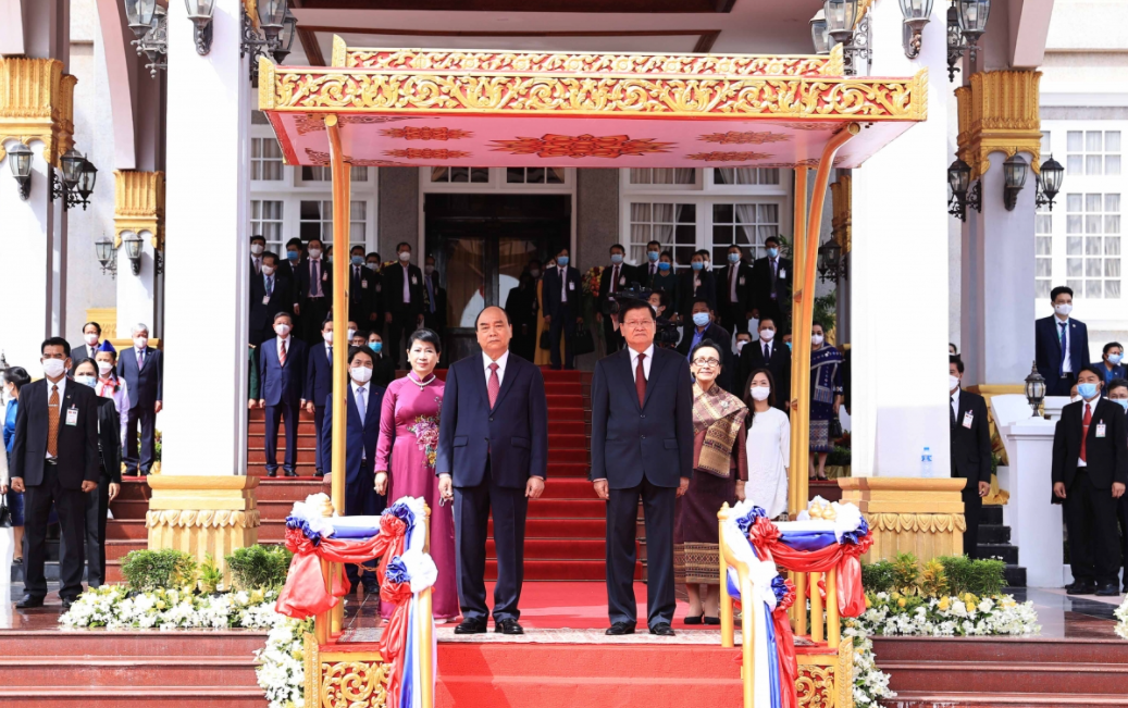 Vietnamese & Laotian high-level Leaders Meet to Boost Cooperation During Current Visit