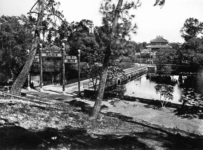 Vietnam's majestic photos of 100 years ago