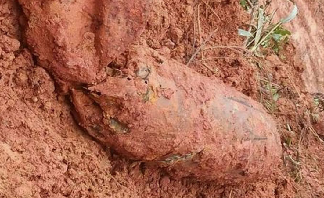 Central province blocks highway to dispose 300 kg of bomb