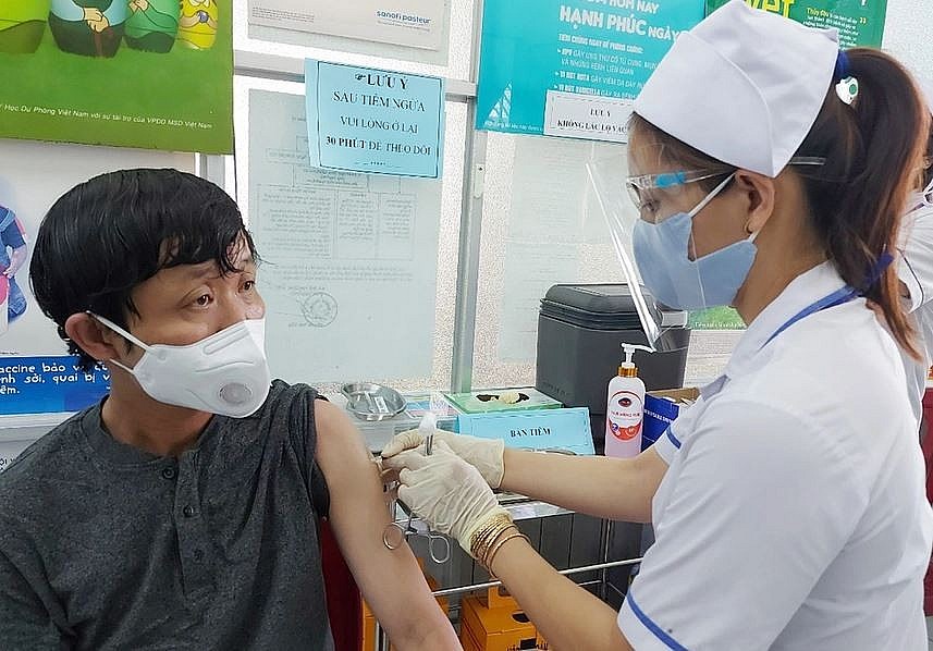 Vietnam Covid-19 Updates (Nov.19): Daily Tally Exceeds 10,000, Nearly Half in Community
