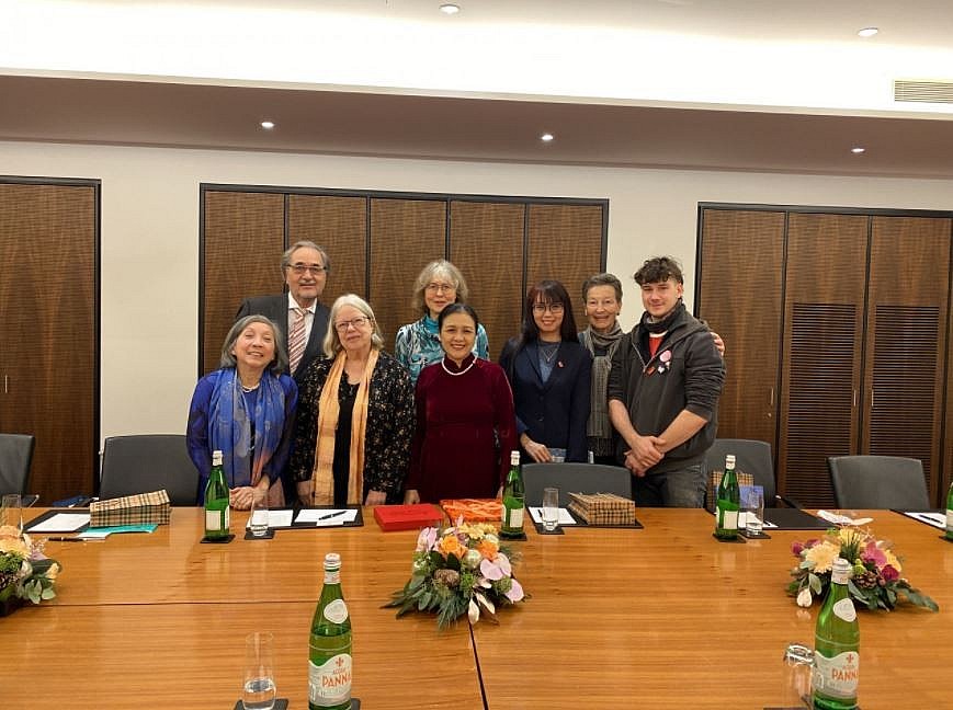 VUFO President Works on People-to-People Exchange with Switzerland