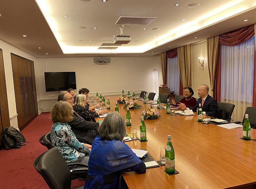 VUFO President Works on People-to-People Exchange with Switzerland