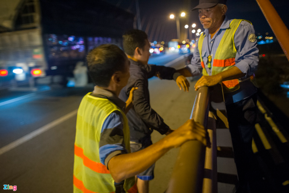 rescue squad to save suicidal cases on can tho bridge