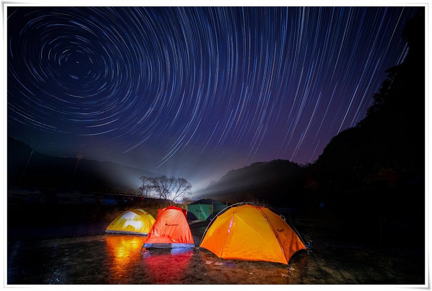 Vietnamese tourists camp on frozen river