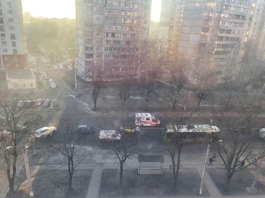 Russia marches into eastern Ukraine: Vietnamese people hear the sound of artillery shells, buy supplies to keep calm