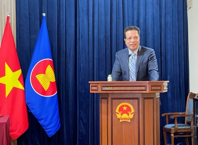 Embassy Holds Meeting with Business Representatives in Russia