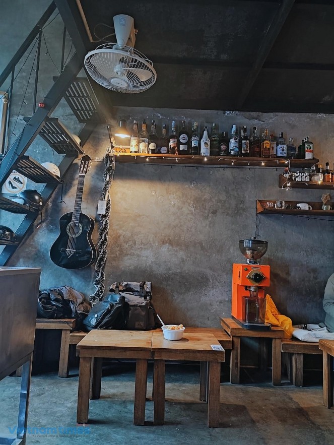 Café Crawls: 3 Cafes to Walk, A Hoan Kiem Lake Journey