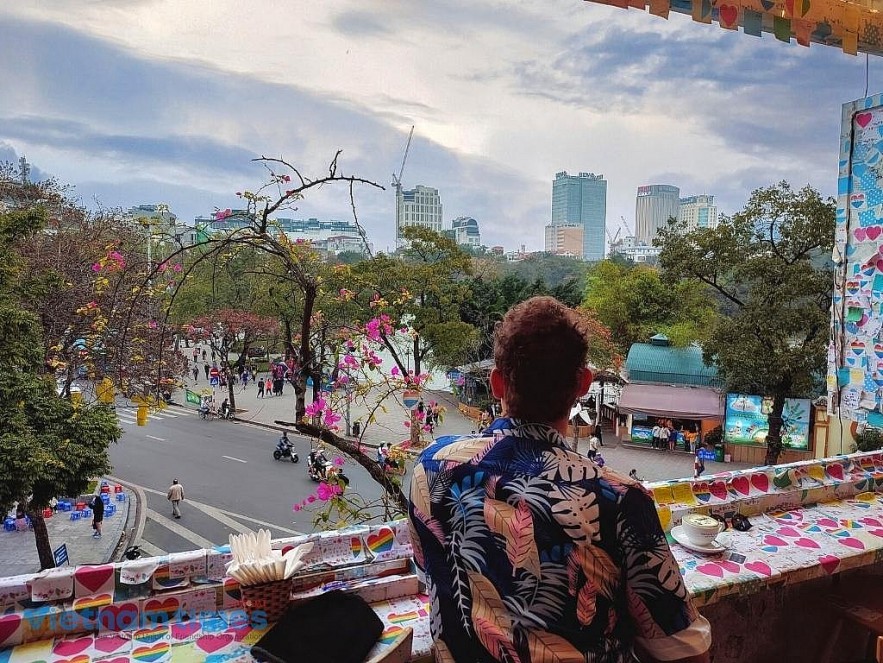Café Crawls: 3 Cafes to Walk, A Hoan Kiem Lake Journey