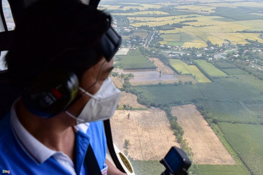 Visitors can experience the view of Ho Chi Minh City on a helicopter during the holiday of April 30. Photo: Duy Hieu.