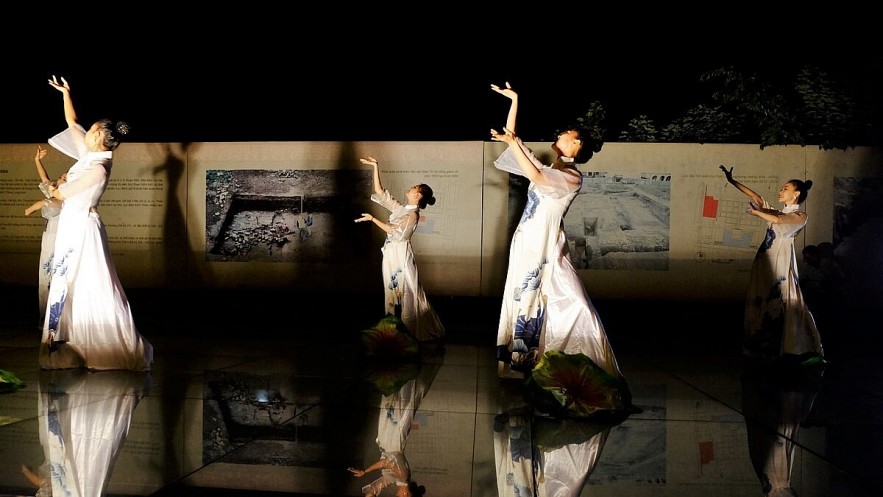 Decoding the Night tour of Mysterious Imperial Citadel of Thang Long