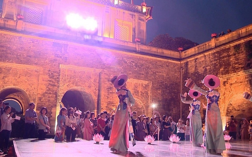 Decoding the Night tour of Mysterious Imperial Citadel of Thang Long