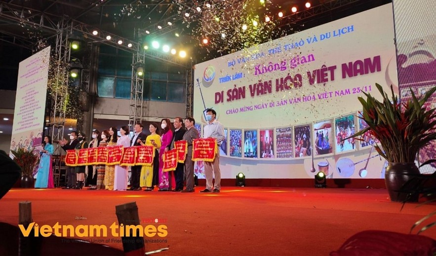 'Vietnamese Cultural Heritage Space' Exhibition Highlights Culture Values During New Normal 'Vietnamese Cultural Heritage Space' Exhibition Highlights Culture Values During New Normal