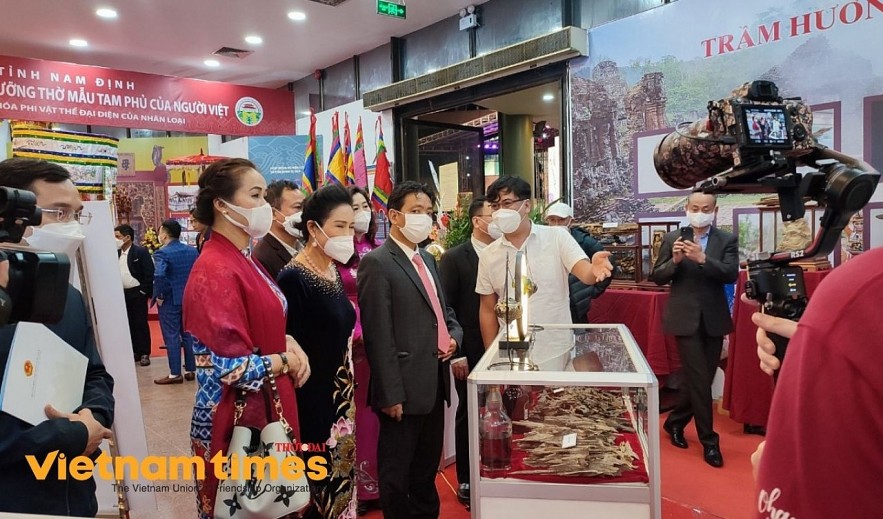 'Vietnamese Cultural Heritage Space' Exhibition Highlights Culture Values During New Normal 'Vietnamese Cultural Heritage Space' Exhibition Highlights Culture Values During New Normal