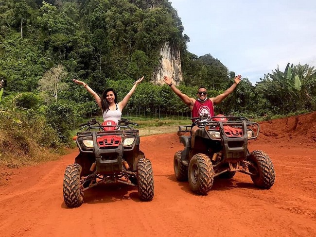 Vietnamese-American Couple Travels To 17 Countries Together In 10 Years