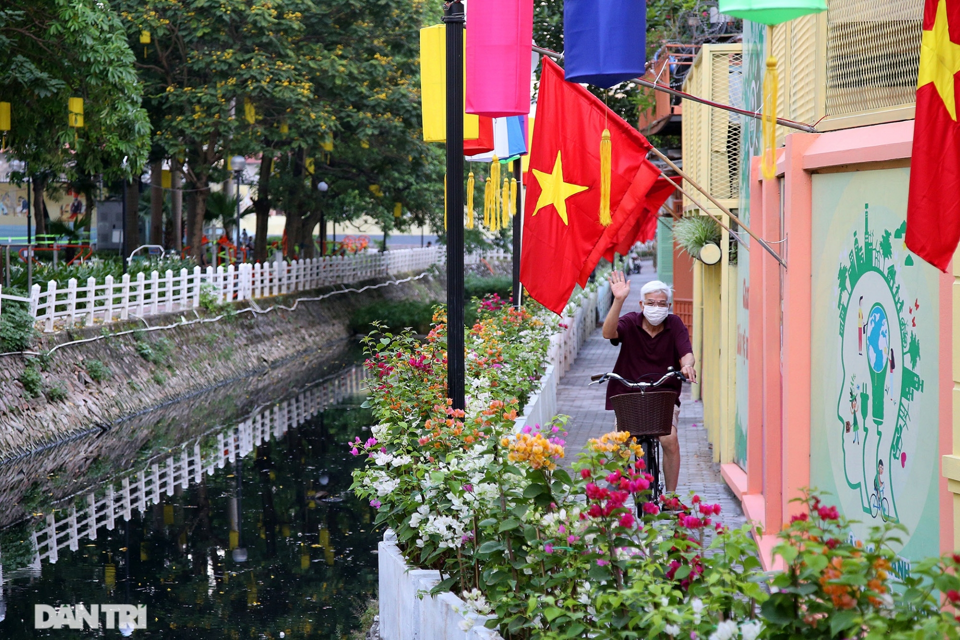 Lakeside dumping area transformed in Hanoi