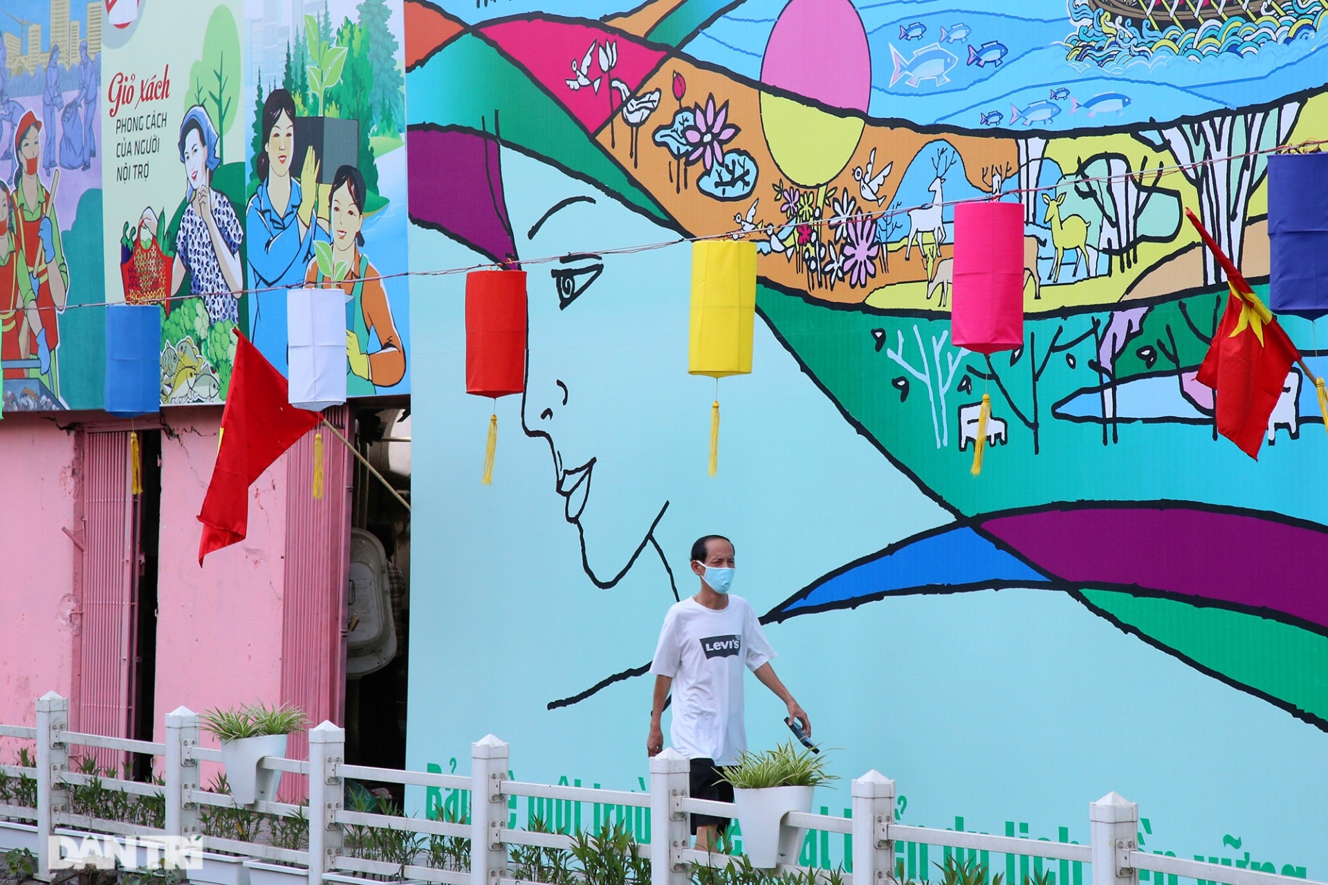 Lakeside dumping area transformed in Hanoi
