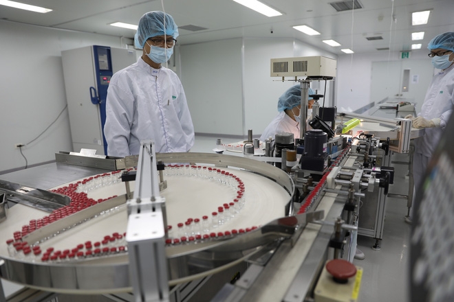 A Sputnik V vaccine production chain in Vietnam. Photo Nguoi Lao Dong