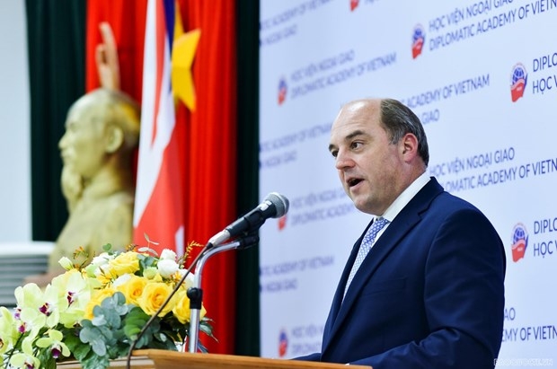 UK Defense Secretary Praises Vietnam's Increasing Role In The Region And The World