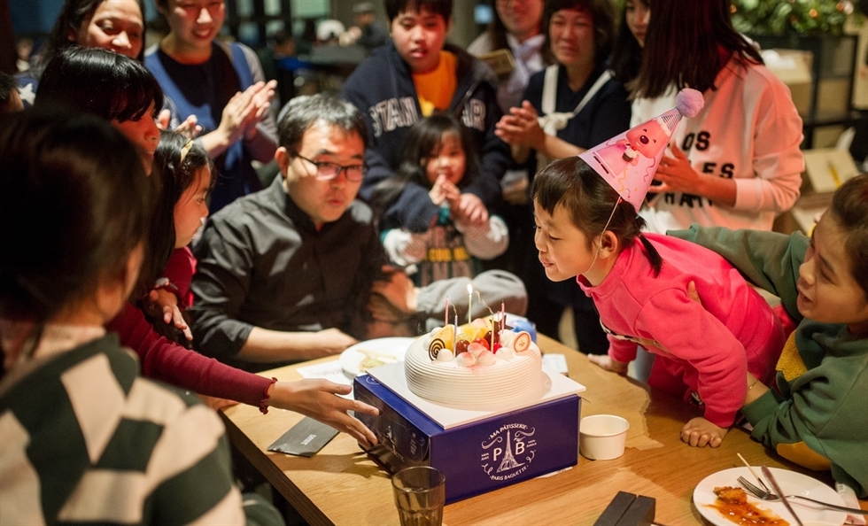 South Korean Couple Runs Vietnamese Food Restaurant To Support Single Parents