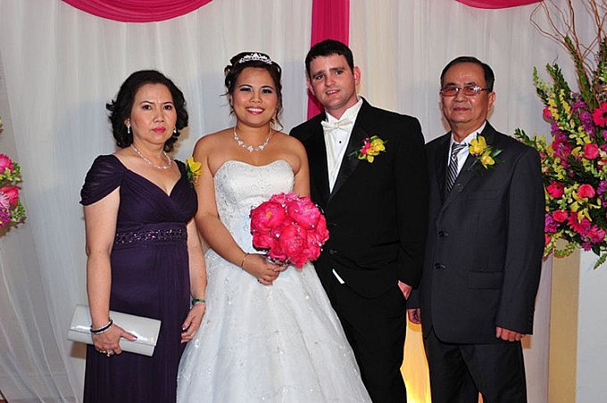 American Man Removes Tattoos To Marry His Vietnamese Girlfriend