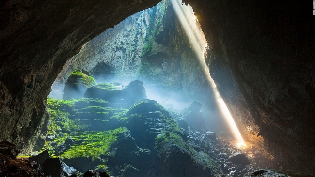 How US broadcaster made program on Vietnam's gigantic caves