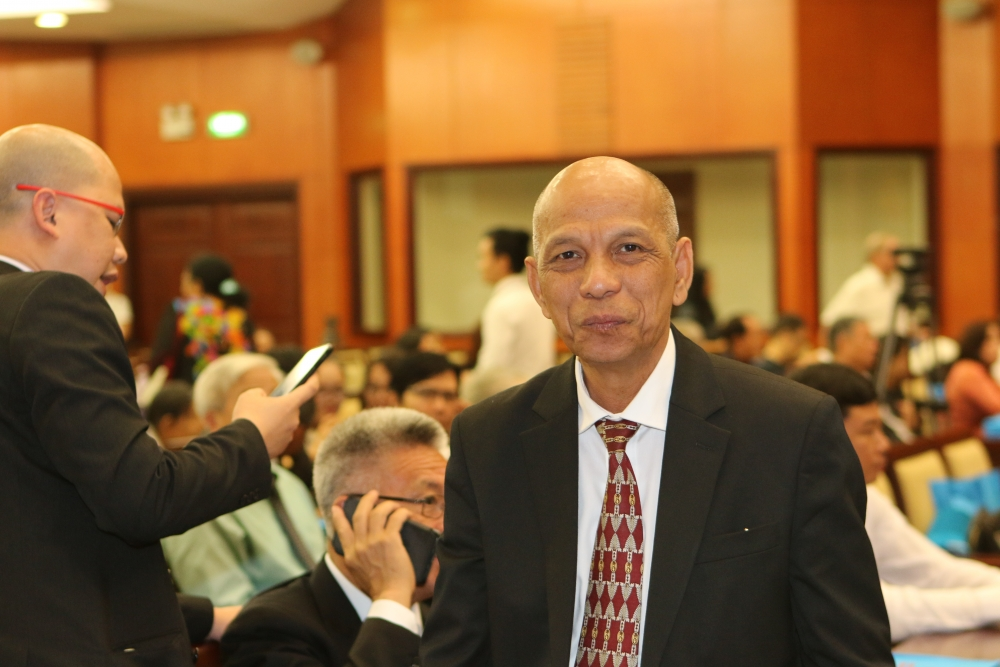 Ho Chi Minh City Badge Awarded to Seven Overseas Vietnamese