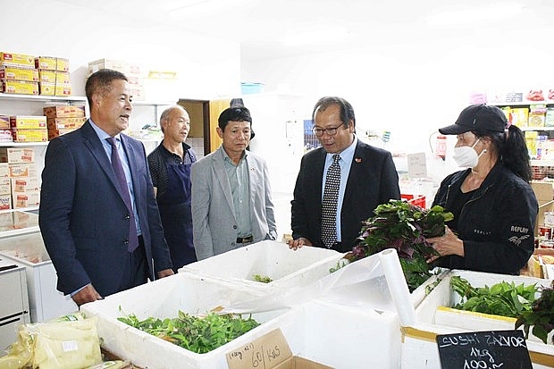 Vietnamese in Czech Support Each Other to Overcome Covid-19