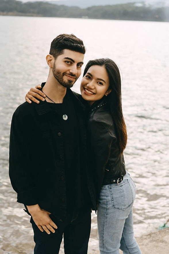 American Defies Covid, Proposes to Girlfriend in Ho Chi Minh City