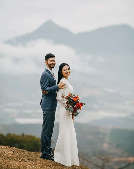 American Defies Covid, Proposes to Girlfriend in Ho Chi Minh City