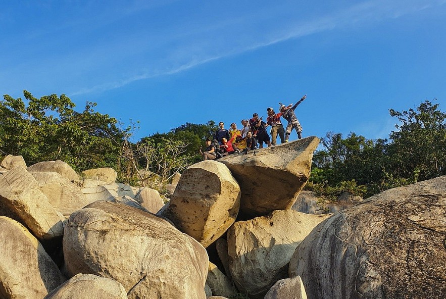 Scaling the Steep Slopes of Ba Den Mountain