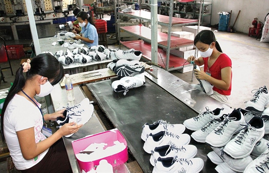 Exports, Imports Fall in August Due to Covid